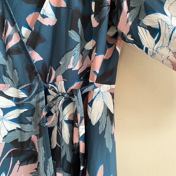 Plus size Floral wrap women’s mini dress - Picture 5 of 5